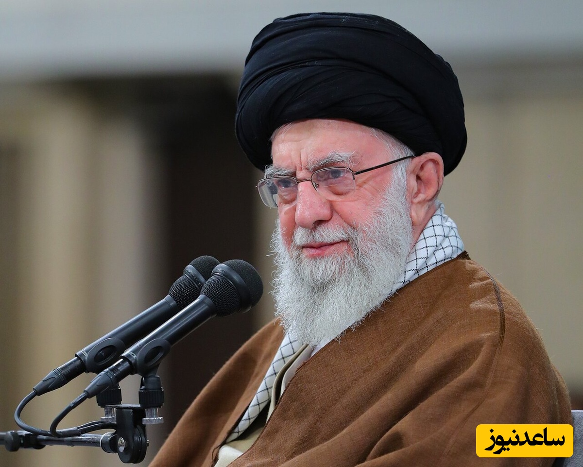 زیباترین شعرخوانی در محضر رهبر شهید انقلاب از عشق به وطن و ایران / بسوز ای سعی باطل! پرچم ایران نمی‌سوزد...خدا زنده‌ست ای مردم، ولی‌الله می‌آید