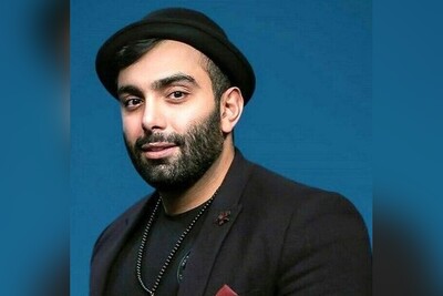 بعد از ساعد سهیلی پای خواننده معروف «مسعود صادقلو» هم به آرایشگاه کشیده شد/ پدیکور یا مانیکور؟!