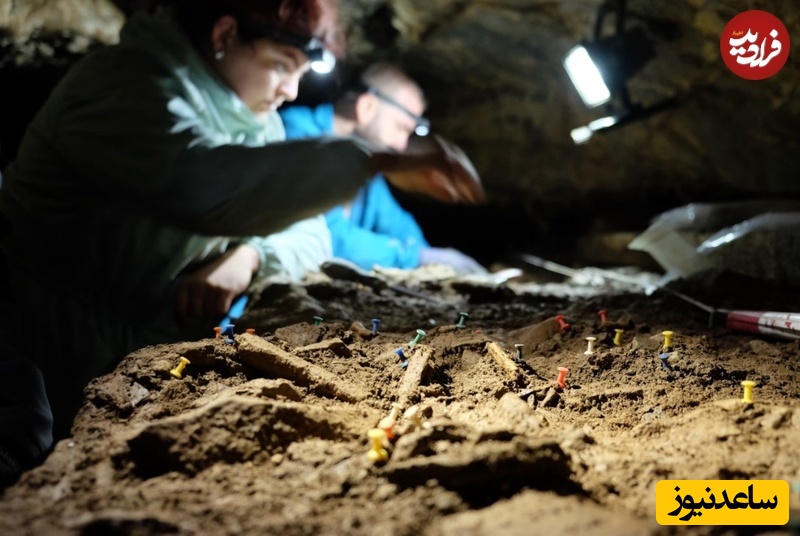 کار حفاری در محوطه Roc de les Orenetes جایی که بقایای انسانی از حدود 2400 پیش از میلاد در پیشزمینه قابلمشاهده است.