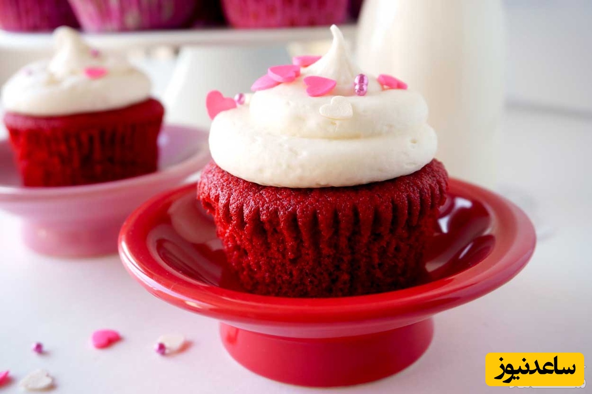 طرز تهیه کاپ‌ کیک قرمز مخملی لذیذ و شیک برای مهمانی های لاکچری+ عکس