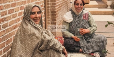 دورهمی بهنوش بختیاری و کلفت نوکر های عمارت بصیر الملک و خانم خانوما در پشت صحنه سریال «بامداد خمار»+عکس