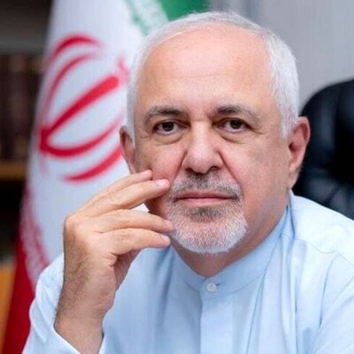 آرشیوگردی در دنیای سیاست؛ حضور محمدجواد ظریف در دفتر روزنامه اطلاعات پس از استعفا از دولت مسعود پزشکیان+عکس