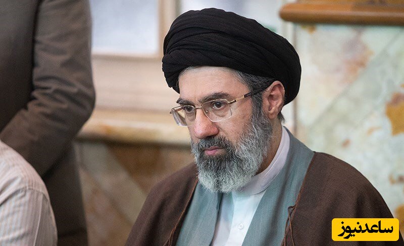 عکسی تعجب برانگیز و قابل تامل از کفشهای اسپورتِ مجتبی خامنه ای فرزند رهبر معظم انقلاب!/ با دیدن برندش شوکه خواهید شد