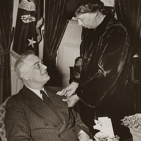 فرانکلین روزولت در کنار همسرش در کاخ سفید