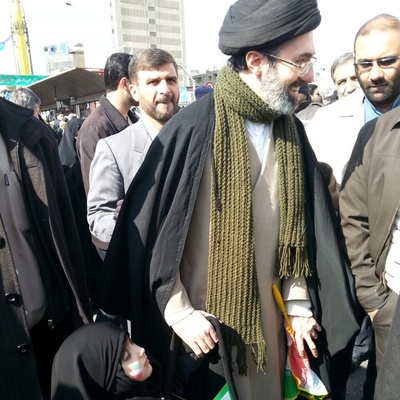 هم‌رنگِ جماعت بودن به سبک نوه‌های رهبر انقلاب؛ نگاهی به کالسکه ایرانی و ساده نوه رهبری که با وجود کهنه شدن چندین سال در راهپیمایی‌ دیده شد+عکس/ بازتاب قناعت در زندگی شخصی فرزندان آقا