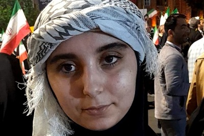 (ویدئو) دختر دهه هشتادی: «تا انتقام خون شهدا را نگیریم،در خیابان می‌مانیم»/ نسل جدید، پایِ ثابت اقتدار ایران