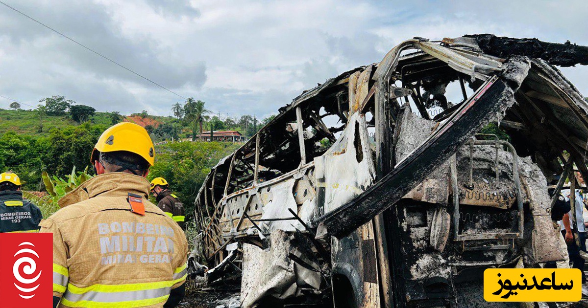 (ویدیو) لحظه وحشتناک برخورد اتوبوس نوجوانان با چندین خودرو‍/  اگه بیرون نمی‌آمدند زنده زنده می‌سوختند...