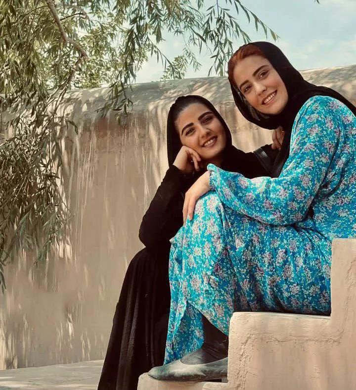 استایل خاص شبنم قربانی با شلوار خمره‌ای در کنار دوستانش شکار شد؛ خانم بازیگر چه وست رنگانگی هم پوشیده+تصاویر