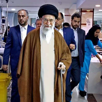 یادی کنیم از عیادت ساده و بدون تشریفات رهبر شهید انقلاب از همسرشان در بیمارستان دولتی تهران؛ 20 روز هیچ کس از هویت ایشان اطلاعی نداشت+ویدیو