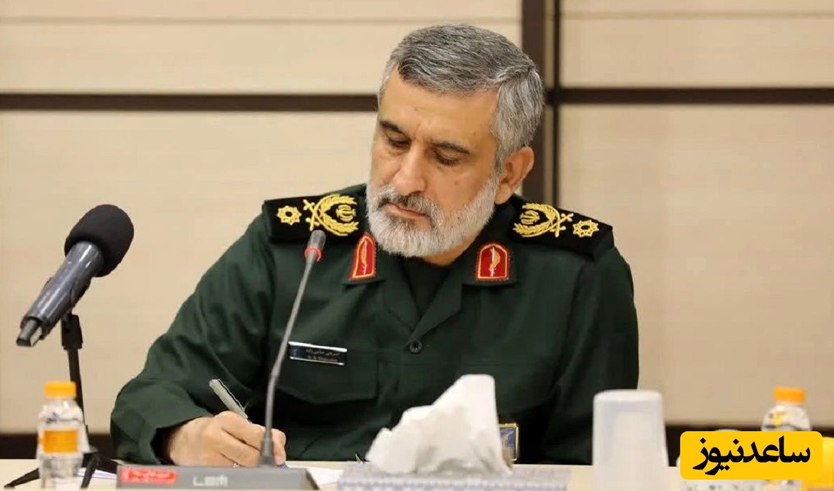 عکس؛ سفر به تاریخ؛ «سردار حاجی زاده در کنار احمد کاظمی» در یک بازدید؛ دهه 80