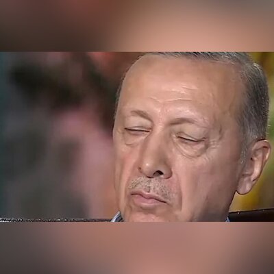 (ویدئو) چرت زدن اردوغان در حین مصاحبه زنده تلویزیونی!