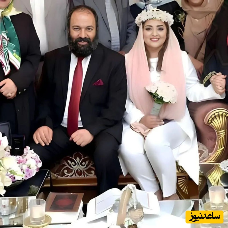 نگاهی چیدمان منزل دوبلکس نرگس محمدی و علی اوجی/ مبلمان طرحدار و کلاسیک، آباژور رومیزی کنده کاری شده، پیانو، گیتار، تابلو های هنری  و...