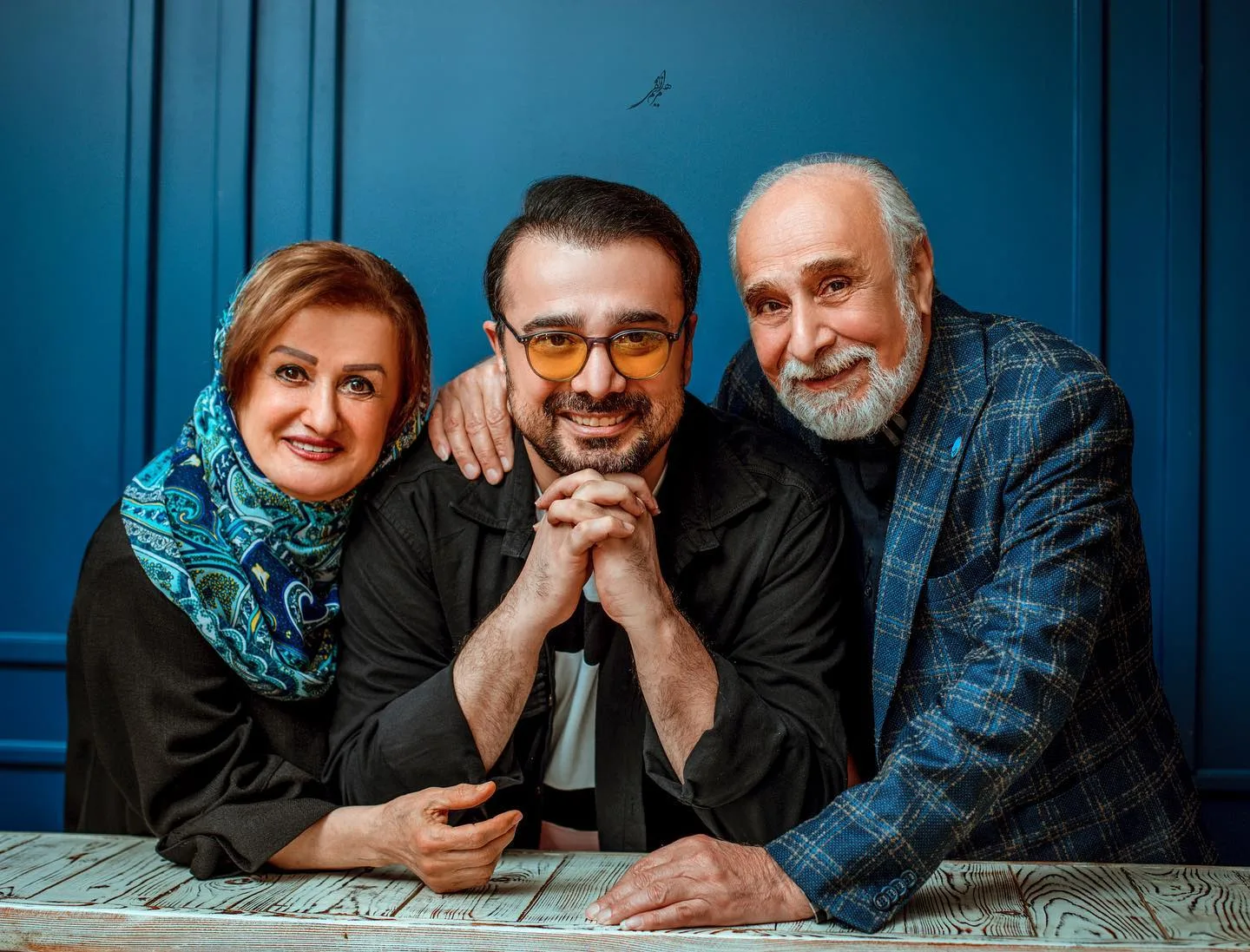 قاب خانوادگی سپند امیرسلیمانی در کنار پدر و خواهرزاده اش