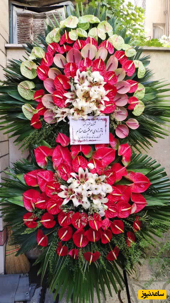 تاج گل نمایشگاه دو طبقه