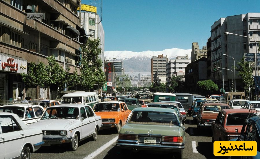 نمایی از ترافیک سنگین تهران در دهه 40 با خودروهای رنگی رنگی + عکس