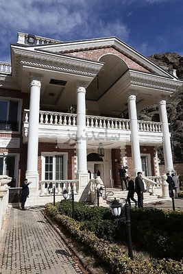 اَبَر ویلای شخص ذی‌نفوذ در حاشیه‌ رود کرج تخریب شد+فیلم