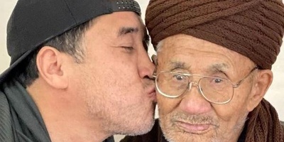 ببینید| جمله طلایی خداداد عزیزی درباره پدر و مادر پربازدید شد؛ شما هم با این صحبتها بغض کردین؟