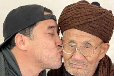 ببینید| جمله طلایی خداداد عزیزی درباره پدر و مادر پربازدید شد؛ شما هم با این صحبتها بغض کردین؟