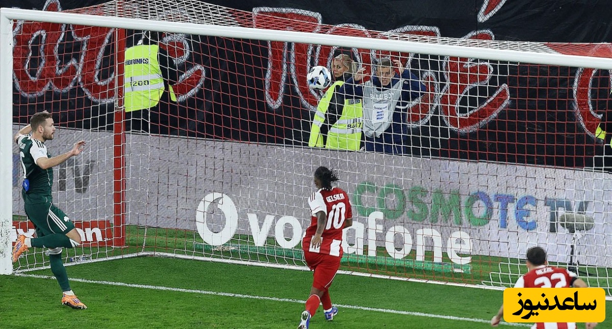 مارتینز که همیشه موقعیت‌های منجر به گل طارمی را می‌ساخت، می‌توانست دروازه خالی پاناتینایکوس را روی ایجاد فرصت توسط ستاره ایرانی تیمش باز کند، اما به شکل عجیبی توپ را به بیرون زد تا فرصت مساوی هم از دست برود