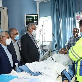 عیادت وزیر بهداشت از مصدومان حادثه بالگرد وزیر ورزش و جوانان و هیئت همراه
