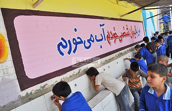 (ویدیو) طنز دانشجویی/ وقتی اون مامور آب خوری که بعد زنگ نمیذاشت آب بخوریم رو بعد مدرسه گیرش میارم!/ تا تو باشی دیگه ادای یزیدو در نیاری😂