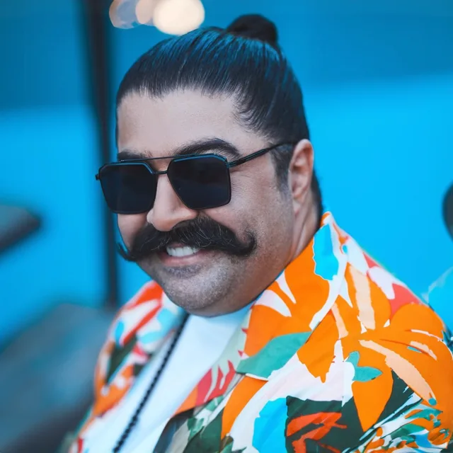 بهنام بانی خطاب به طراح لباسش: هر چی خلاقیت داری بکار بگیر یه کت میخوام که اصلا کت نباشه!/ حالا ببینین طراح لباسش چه کرده🙄