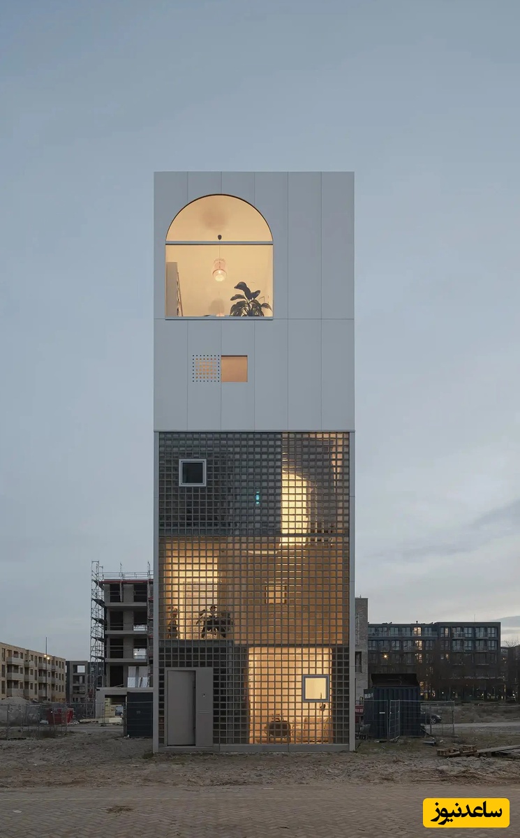 نگاهی به معماری چشم‌نواز لایت هاوس؛ تجربه زندگی در تالار عمودی 14 متری