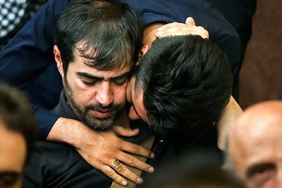 فلاش‌بک به مراسم ترحیم پدر شهاب حسینی؛ از حضور همسر سابقش پرچهر قنبری، امیر جعفری، علیرضا قربانی، لاله اسکندری تا چیدن میزعزایی مملو از حلوا و قرابیه  به سبک آذری‌ها +فیلم