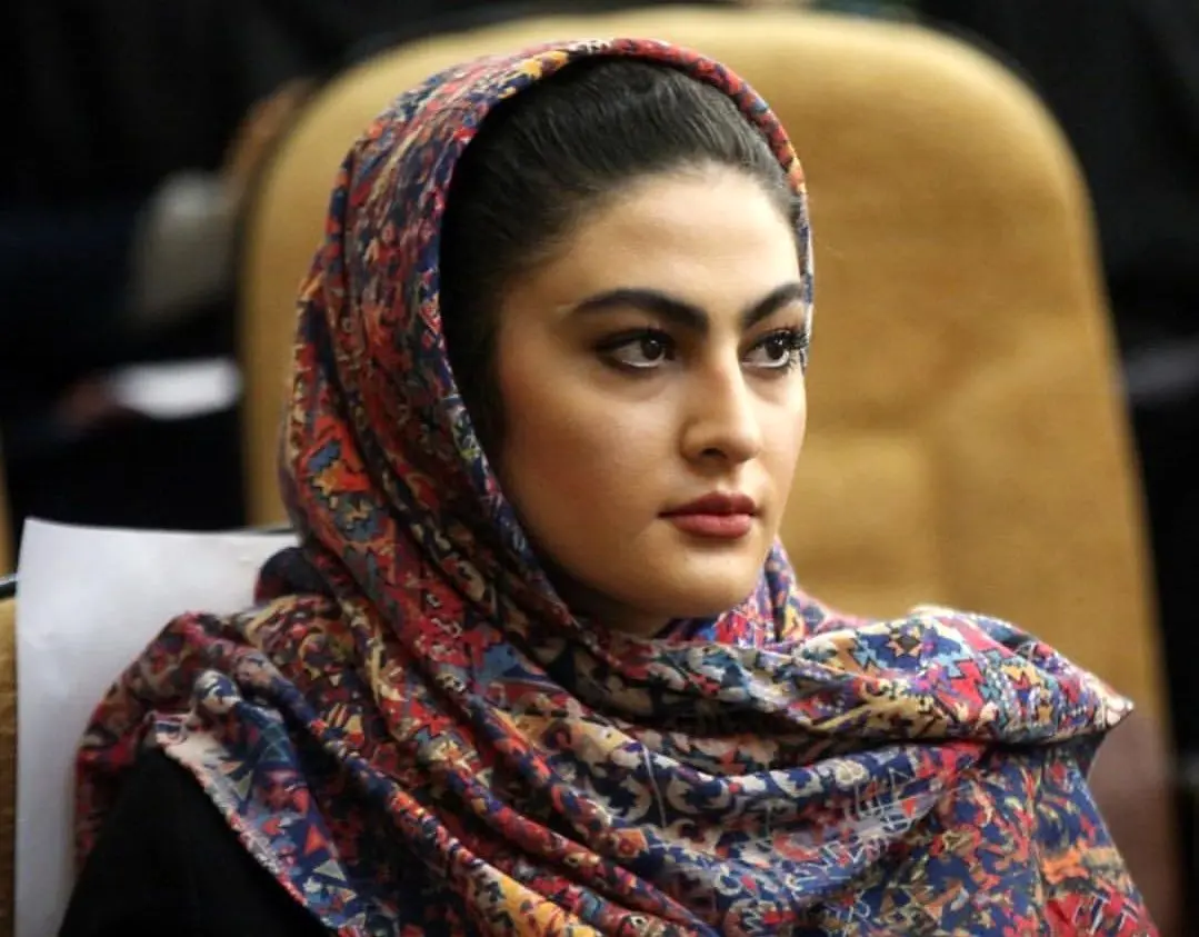 فیلم ناراحت کننده از مریم مومن درحالی که گریه میکنه میگه:پدرو مادرم بعد طلاق پشیمون شدن طلاق حق زندگیشون بود ولی کاش فرزند به دنیا نمیاوردند/اشک آدمو در میاره 😓