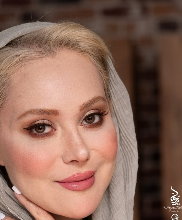 تیپ مجلسی تازه عروس سینمای ایران برای کریسمس/ آرام جعفری یا مرلین مونرو؟