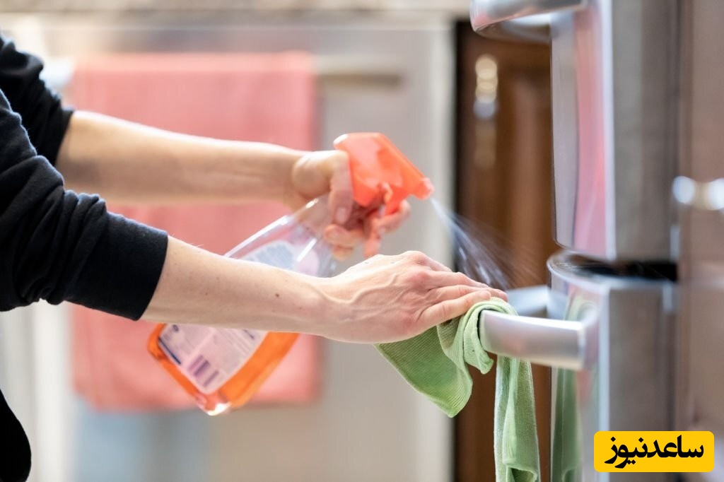 روش‌های معجزه‌آسای برق انداختن بدنه یخچال فقط با چند وسیله ساده / هر خانمی باید این نکات رو بدونه