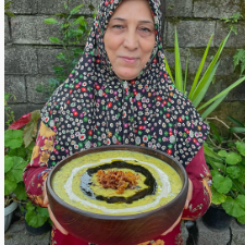 آموزش آش ترخینه در طبیعت سرسبز با هنر آشپزی بانوی ایرانی+فیلم /این آش خوردن داره😍