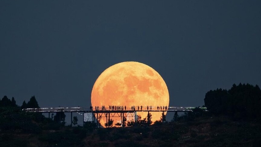 بزرگ‌ترین و دیدنی‌ترین ابرماه سگ آبی چهارشنبه شب آسمان را نورانی می‌کند!