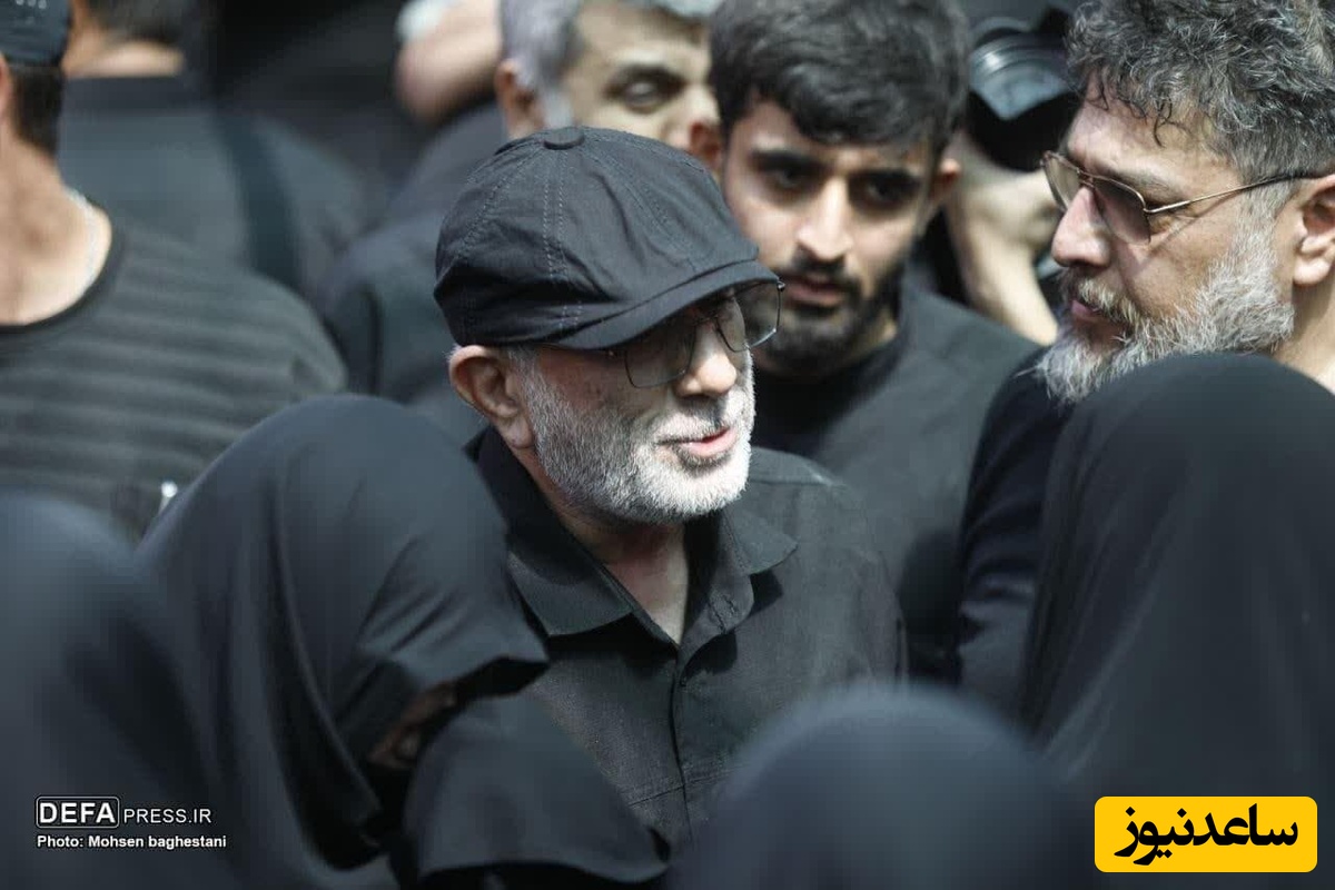 دلگرمی و تسلی دادن سردار قاآنی به خانواده سردار حاجی‌زاده بر سر مزار ایشان+ویدیو/ بوسه‌های پدرانه فرمانده نیروی قدس سپاه بر سر فرزند سردار حاجی‌زاده