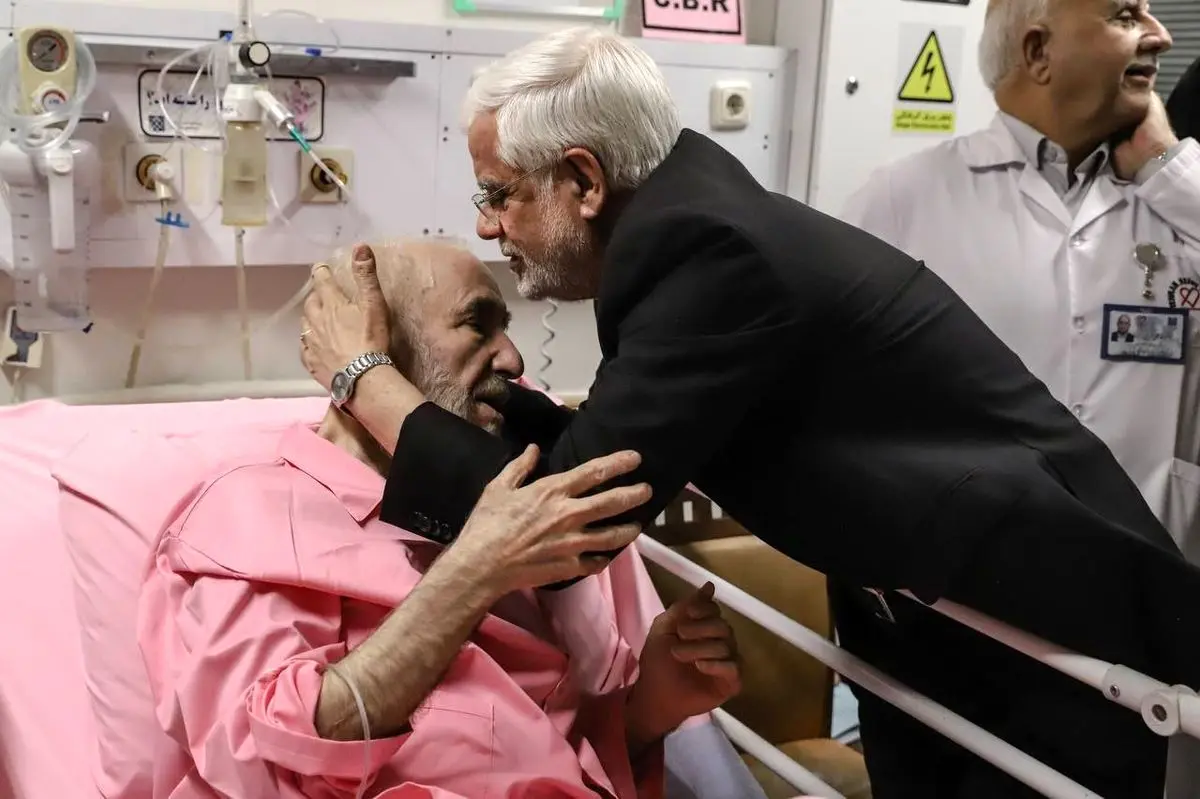 نگاهی به ملاقات‌کنندگان دیروز و امروز خاتمی در بیمارستان؛ از پزشکیان و نوه دختری امام خمینی تا وزیر بهداشت و جعفر، دست راست رئیس‌جمهور! +عکس