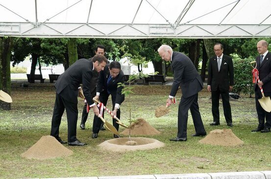 شرکت رهبران گروه جی هفت در مراسم درختکاری در پارک یادبود صلح هیروشیما به عنوان بخشی از برنامه های اجلاس سران جی هفت/ خبرگزاری فرانسه و رویترز
