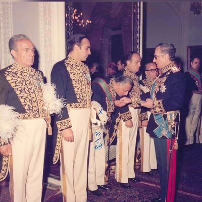 به صف شدن وزرا برای دستبوسی شاه و فرح در مراسم سلام نوروزی؛ حقیر و عقده احترام داشتن در خاندان پهلوی عادیه...