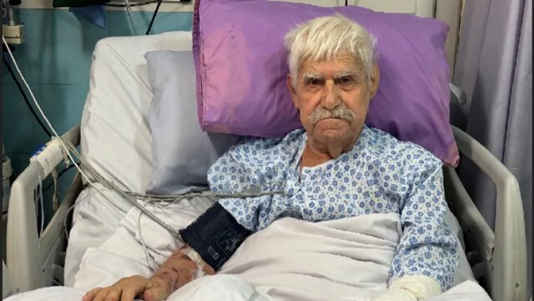 صدایی که برای همیشه خاموش شد؛ آخرین صحبت‌های مرحوم عنایت بخشی از روی تخت بیمارستان و جملاتی که هنوز هم بوی امیدواری می‌داد+ویدیو / روحش شاد و مسیرش پرنور