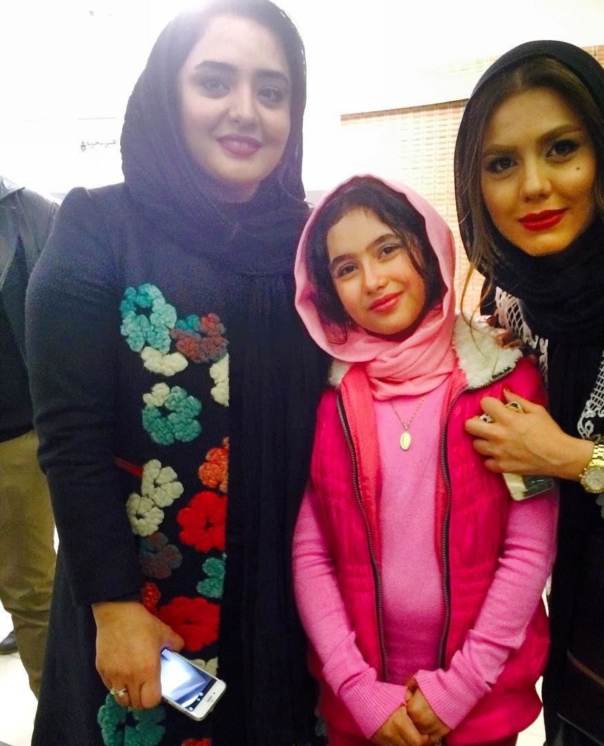 نرگس محمدی در کنار بازیگران آوای باران