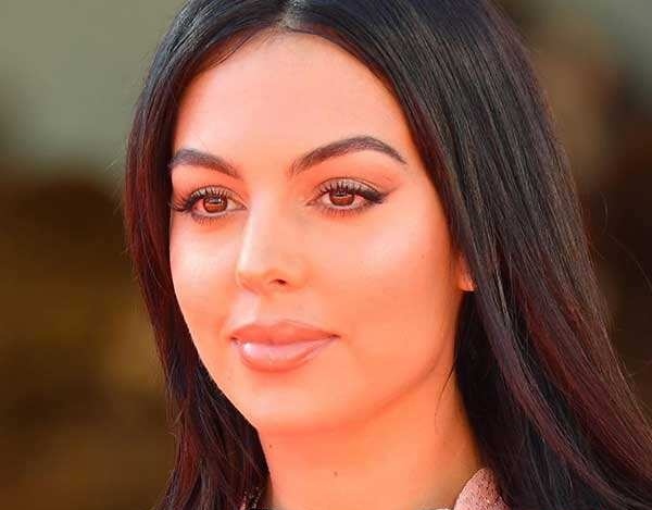 نگاهی به کیک تولد شکلاتی جورجینا، همسر رونالدو با خلاقیت تحسین برانگیز اوستا قناد عربستانی/ مدل نگو سیندرلا بگو+عکس