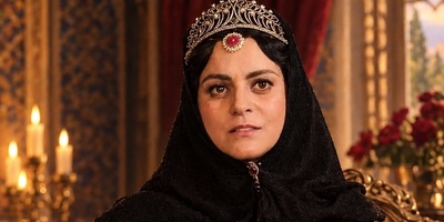 فال حافظ تصویری امروز جمعه 24 مهر 1405 / اگر غم لشکر انگیزد که خون عاشقان ریزد، من و ساقی به هم تازیم و بنیادش براندازیم...فال حافظ برای دلی که هنوز عاشق است و به وصال امید دارد❤