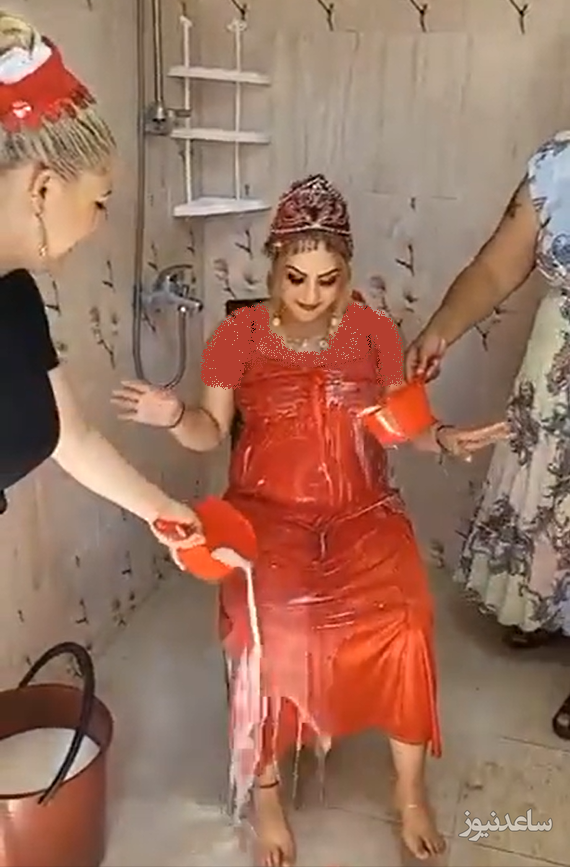 شستشوی عروس خانوم در حمام دوغ! هندی ها عجب رسمی دارن+ویدئو
