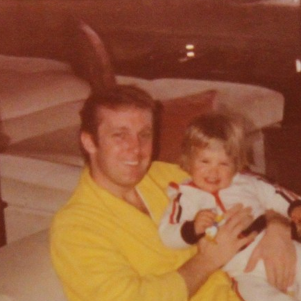 دونالد ترامپ در کنار فرزندش