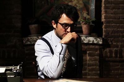 یادی کنیم از زهر عشقی که مصطفی زمانی در فراق شهرزاد سر کشید: مگر لایق تکیه دادن نبودم تو با حسرت شانه من چه کردی...جهان من از گریه ات خیس باران تو با سقف کاشانه من چه کردی💔+فیلم