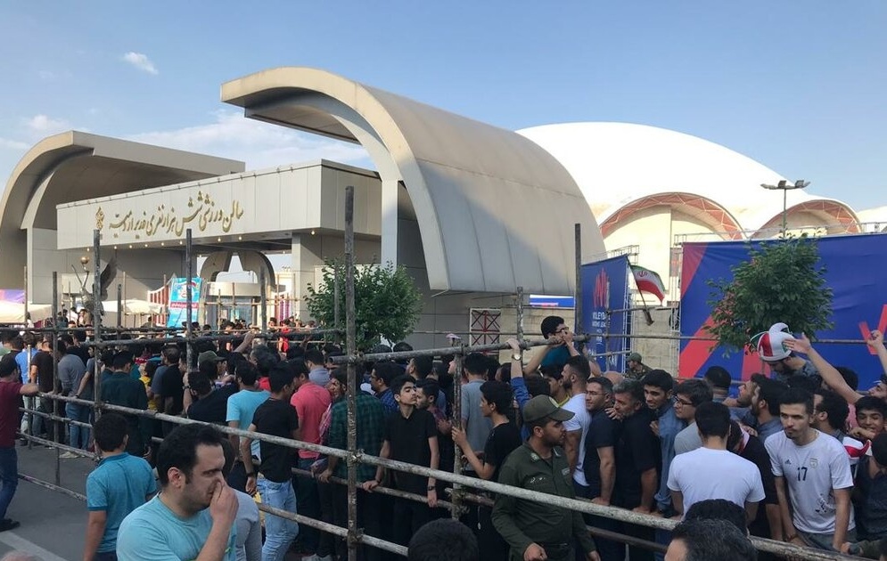 جوانان ارومیه‌ای از خجالت پهلوی درآمدند: آذربایجان شرفدی پهلوی بی‌شرفدی+فیلم