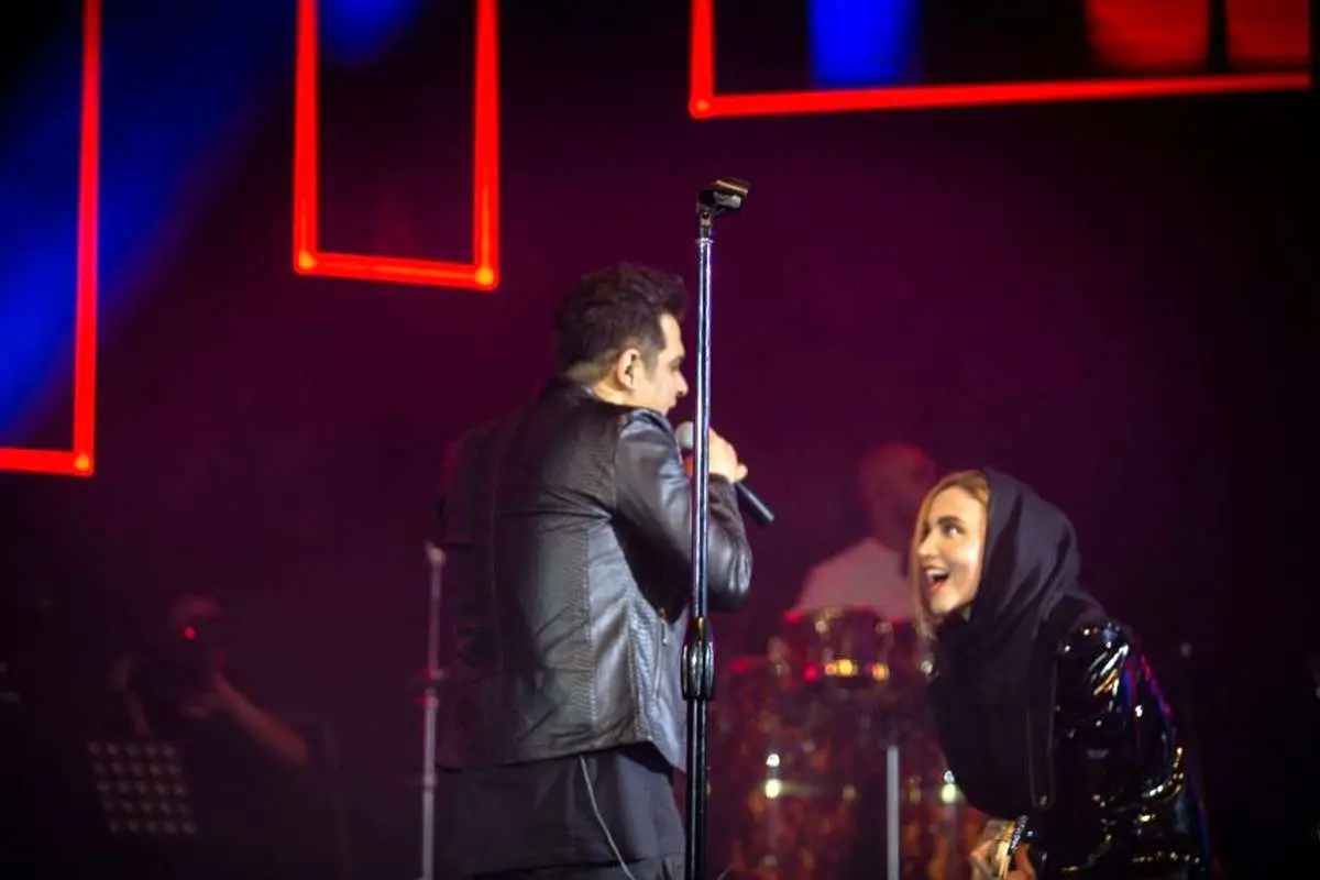 اتفاق بامزه‌ای که کنسرت حمید عسکری رو منفجر کرد؛ قهر کردن یک خانم بخاطر رد درخواستش توسط آقای خواننده+ویدیو/ فقط اونجایی که میگه برگرد میخونم😂