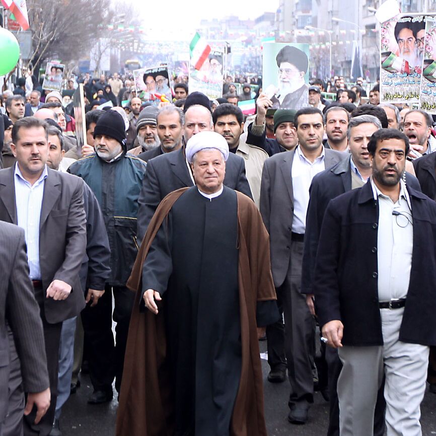 آیت‌الله اکبر هاشمی رفسنجانی در راه‌پیمایی 22 بهمن در تهران (دهه 1380)