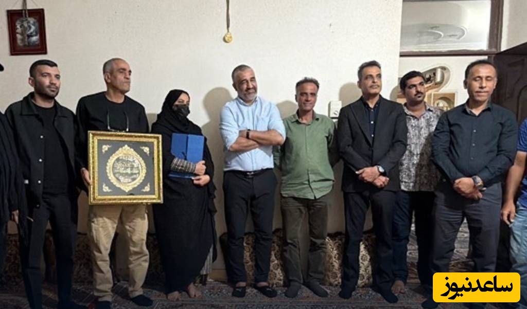 اشک های تلخ پژمان جمشیدی در ویرانه های مدرسه شجره طیبه/ حضور مدیرعامل باشگاه استقلال به همراه پژمان جمشیدی در گلزار شهدای میناب+فیلم