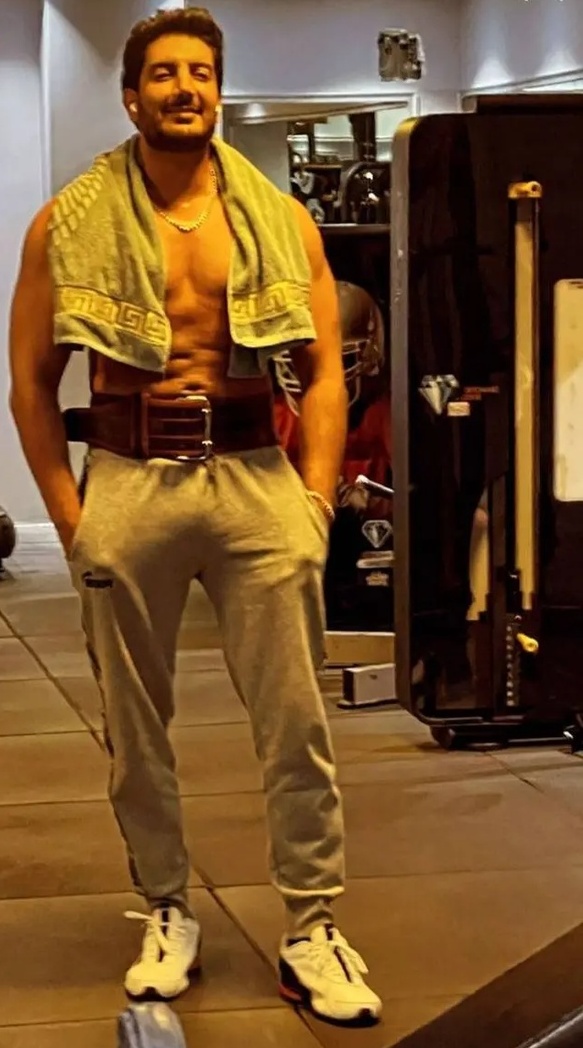 نگاهی به تمرینات هادی چوپان گونه‌یِ فرزاد فرزین در باشگاه بدنسازی لوکس و مجهز+فیلم/ حجم عضلات رو ببینید!😍