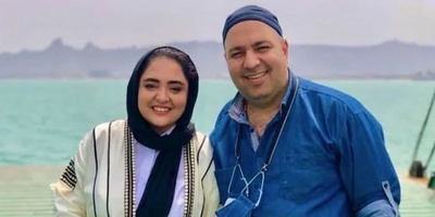 (ویدیو) خاطره بامزه و جالب علی اوجی از همسرش نرگس محمدی در برنامه زنده با حضور فرزاد فرزین و رضا یزدانی/ نرگس حلقه ازدواجش رو توالت هتل جا گذاشت